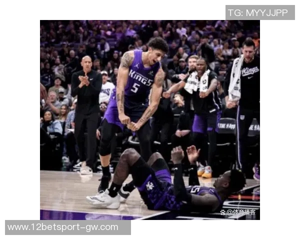 末节崩盘独行侠遭活塞逆转球迷质疑尼科哈里森战术失误 末节崩盘独行侠遭活塞逆转球迷质疑尼科哈里森战术失误